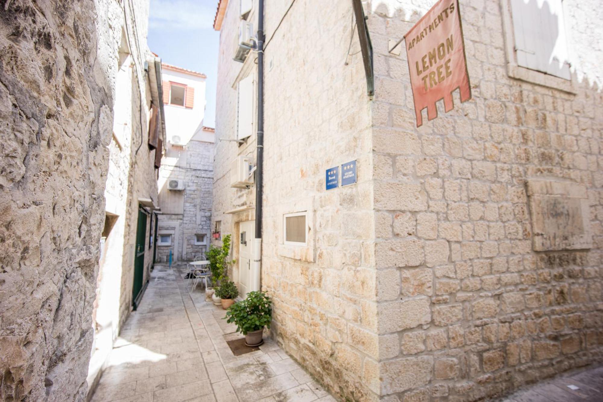 Tragos Lemon Tree Daire Trogir Dış mekan fotoğraf
