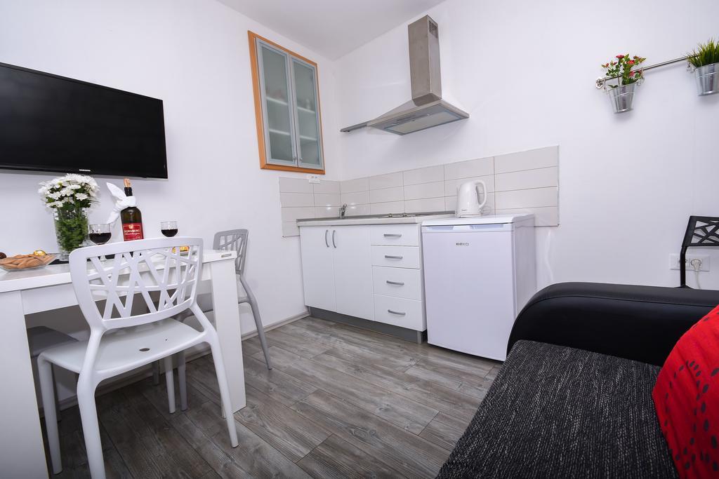Tragos Lemon Tree Daire Trogir Dış mekan fotoğraf